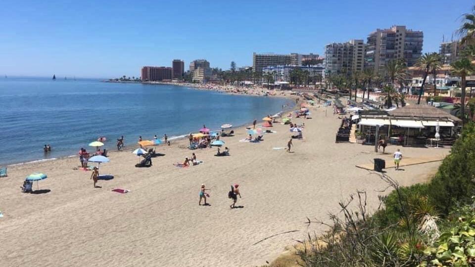 Victoria Luxury Beachfront Apartment In Benalmadena Costa Luaran gambar