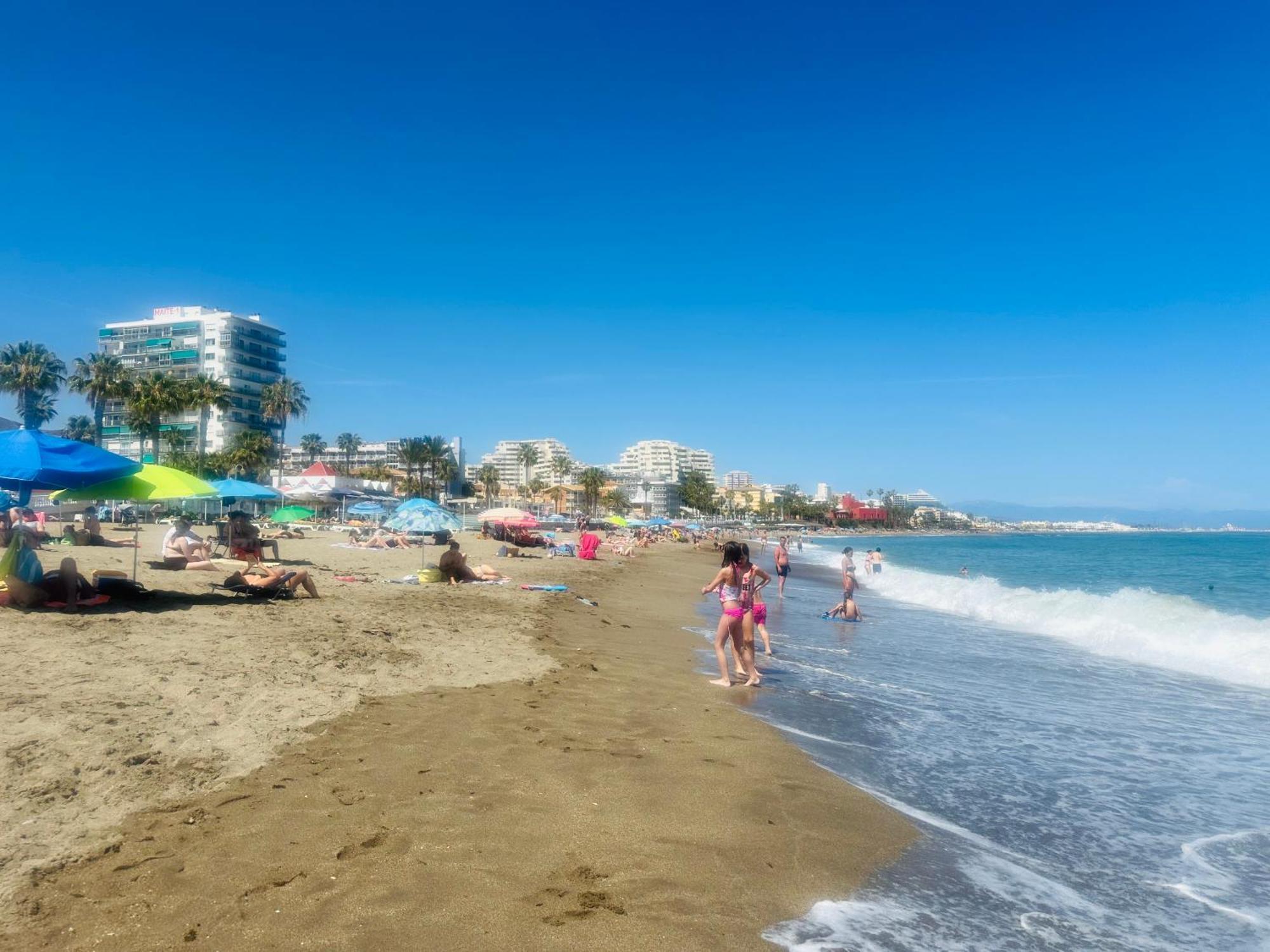Victoria Luxury Beachfront Apartment In Benalmadena Costa Luaran gambar